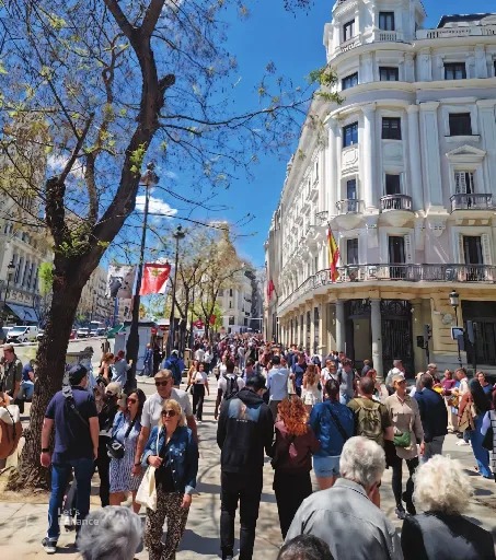 Blackout: but the Spanish show goes on